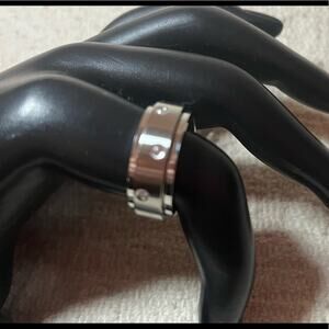 White Austrian crystal spinner ring in Stainless steel. Size 7.